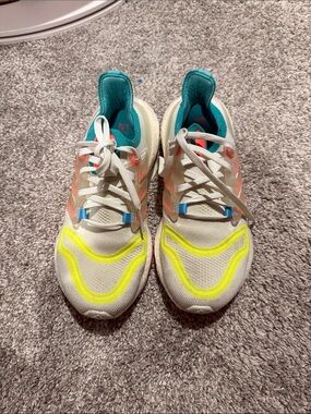Adidas GX8015 Ultra Boost 22 Sneakers Running Shoes Lace Up Women's Size 8